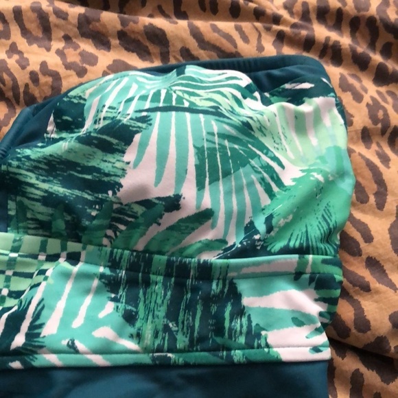 𝅺Mossimo XL green floral bikini top slightly padded push up with underwire - Picture 3 of 12